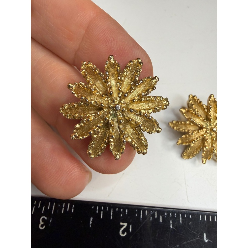 Avon Gold Tone Starburst Clip On Earrings Vintage Textured Floral Sunburst